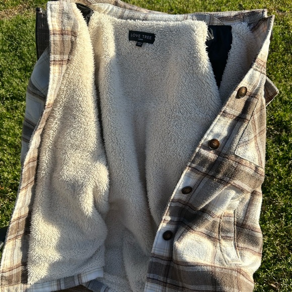 Women’s The Love Tree Shacket - Picture 4 of 6